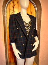 Last inn bildet i Galleri-visningsprogrammet, Pendleton Classic Double Breasted Blazer, 100% virgin wool, in green/blue/black/red tartan plaid with crested, gold-plated, metal buttons, size: women’s 6
